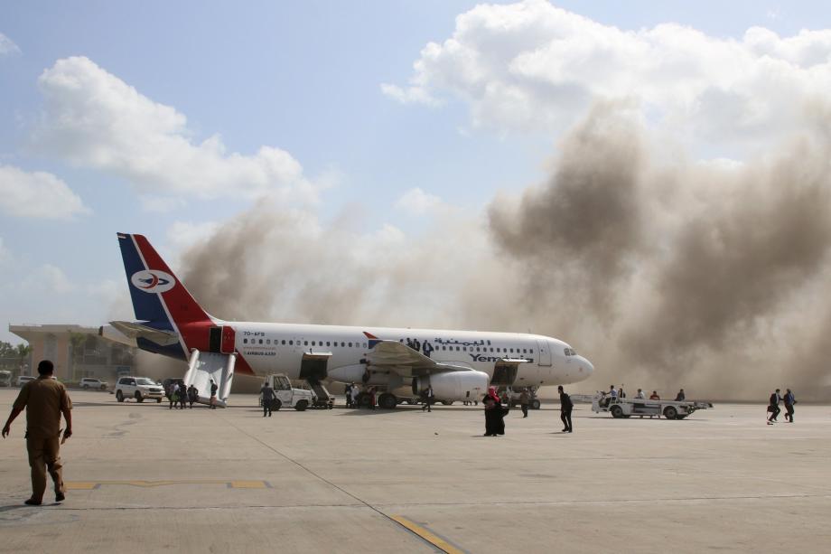 مطار عدن لحظة حدوث الانفجارات