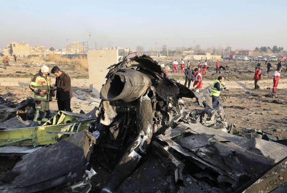 جسم الطائرة الأوكرانية بعد تحطمها في إيران