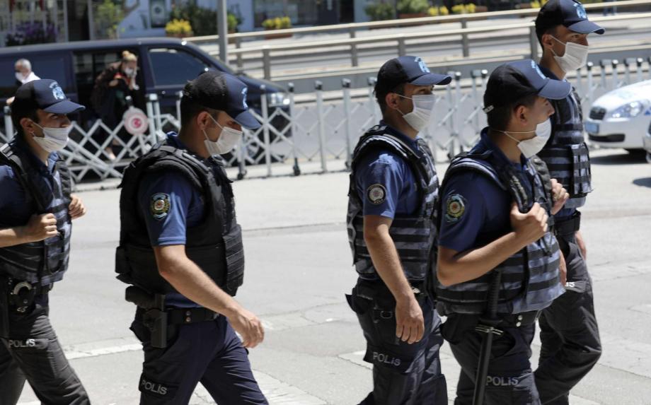 عناصر من الشرطة التركية - تعبيرية