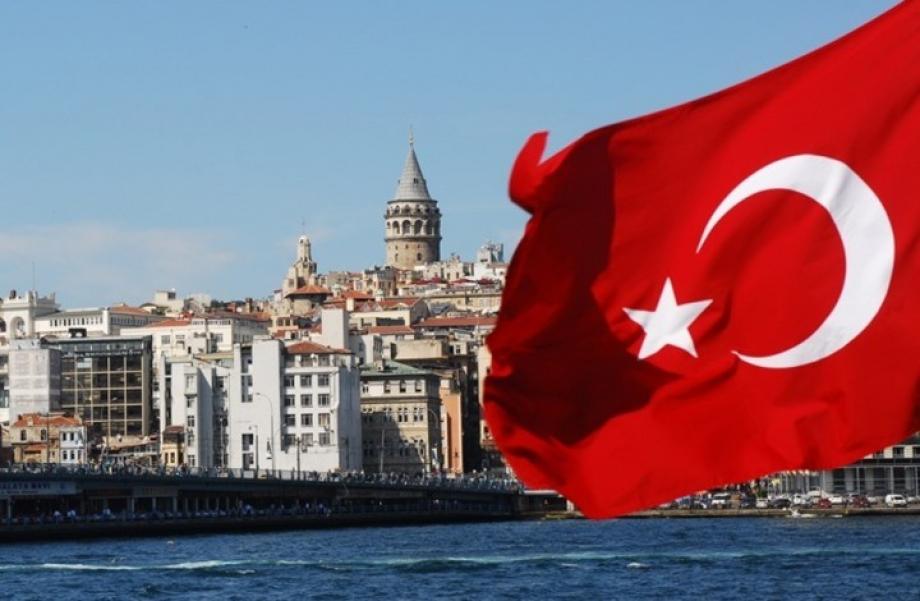 ملايين السياح يدخلون  تركيا بشكل دوري