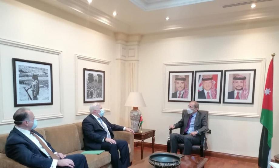 وزير الخارجية الأردني أيمن الصفدي والمبعوث الأميركي الخاص إلى سوريا جويل ريبيرن