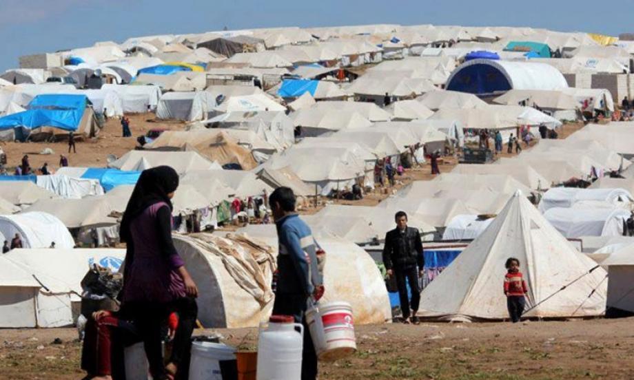 السوريون يعيشون ظروفاً صعبة داخل مخيمات اللجوء