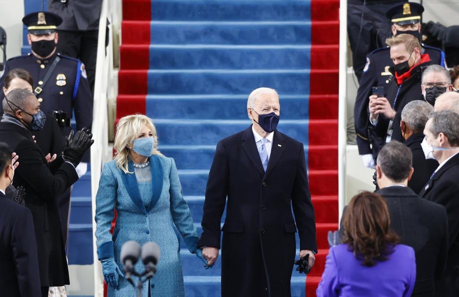 الرئيس الأمريكي برفقة زوجته الجديد خلال حفل التنصيب