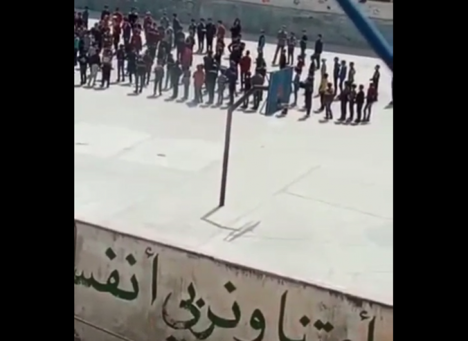 لقطة من التسجيل المتداول في مدرسة بمحافظة إدلب