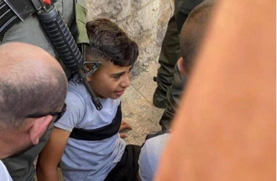 احتجزت شرطة الاحتلال الطفل عباسي لفترة من الوقت