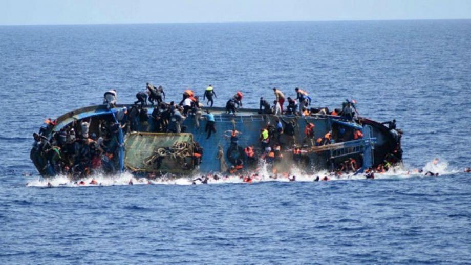 إنقاذ عشرات السوريين بعد غرق قواربهم في البحر المتوسط