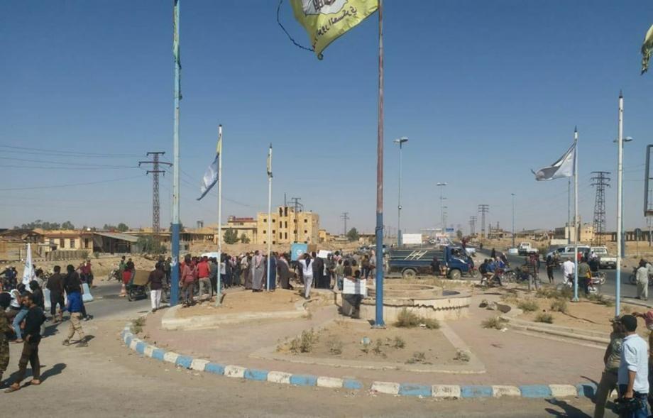 المتظاهرون طردوا جميع عناصر ميليشيا "آساييش" التابعة لـ"قسد"