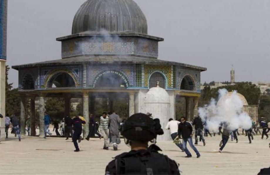 جانب من اعتداءات الاحتلال في المسجد الأقصى