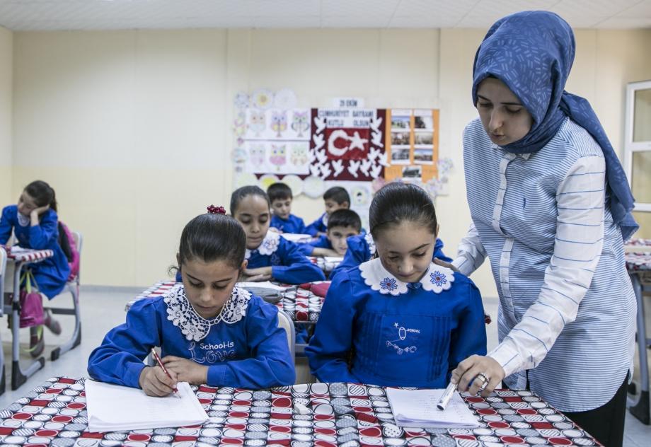 معلم سوري في المدارس التركية