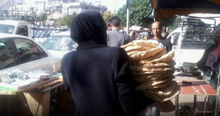 النظام يمنع دخول الطحين إلى الأحياء المحاصرة في درعا