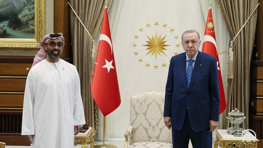 الرئيس التركي مع مستشار الأمن الوطني الإماراتي 18 8 2021