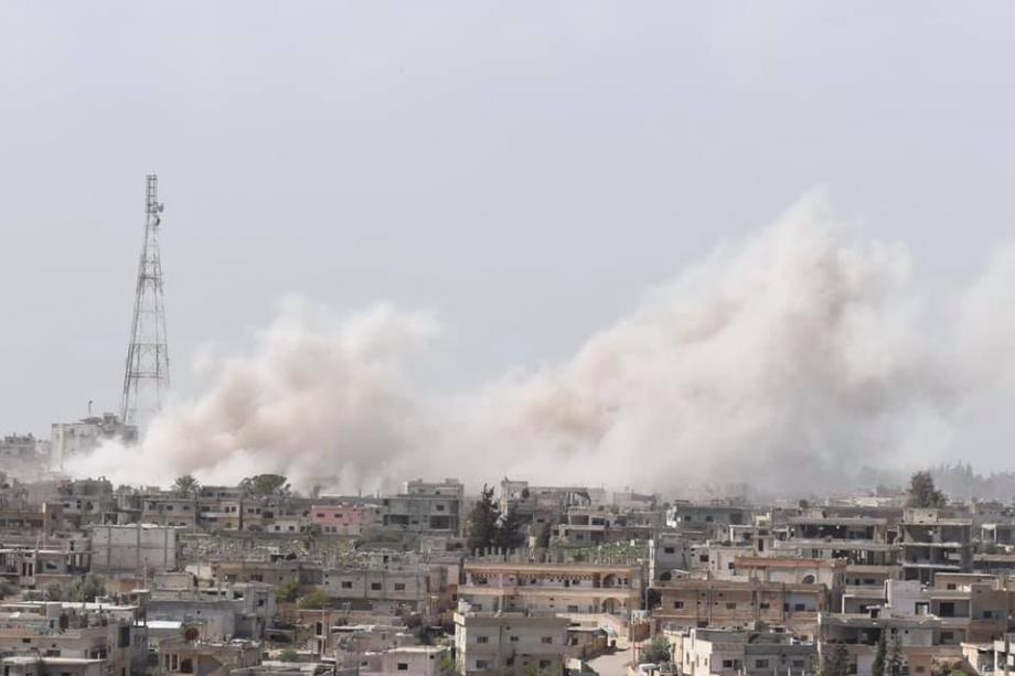 تصاعد دخان القصف على أحياء درعا المحاصرة 29 8 2021
