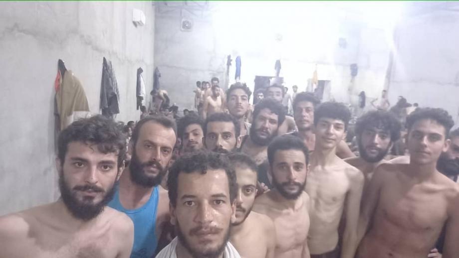 شبان سوريون معتقلون في سجون ليبيا