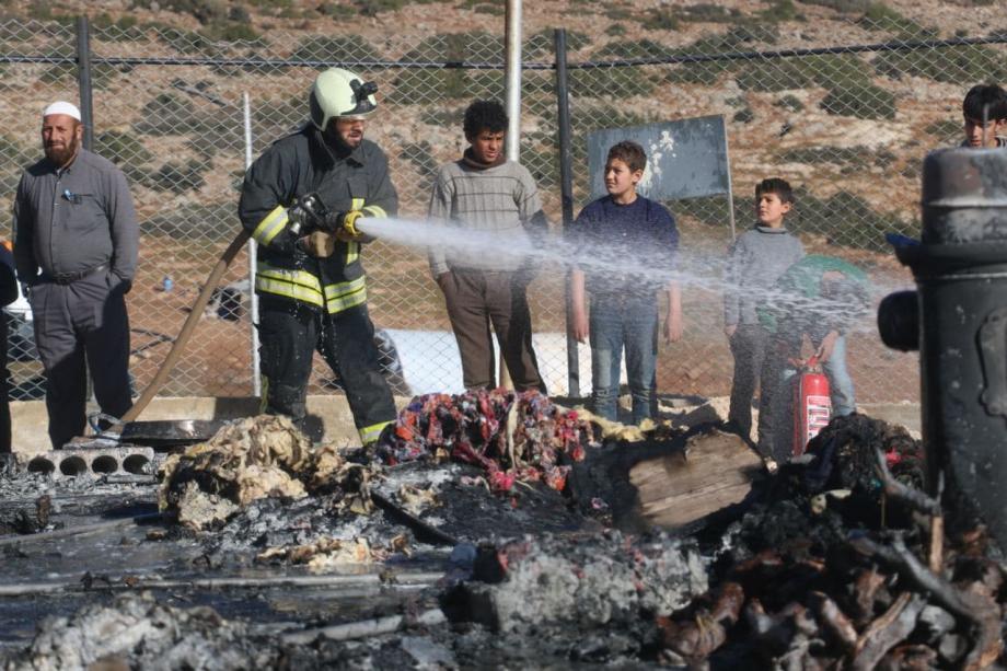وفاة طفلتين حرقاً في مخيم للنازحين شمالي سوريا