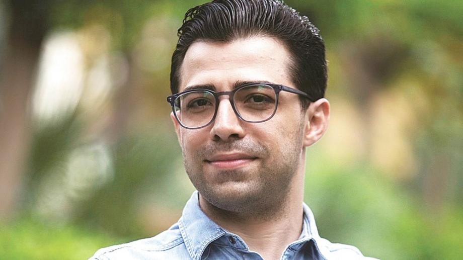 محمود شحود لاجئ سوري يفوز بجائزة أفضل مبرمج عربي