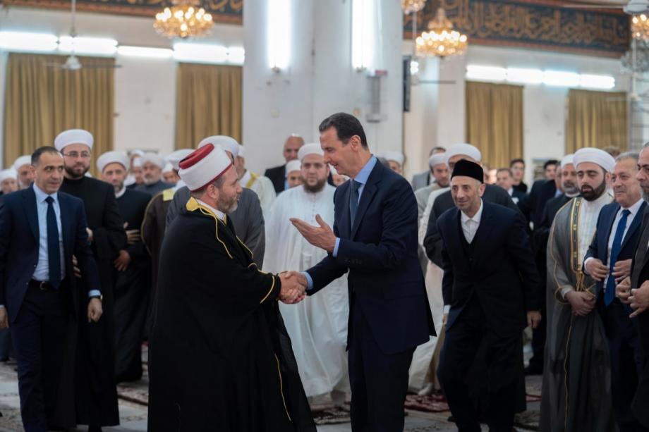 بشار الأسد يؤدي صلاة العيد في دمشق
