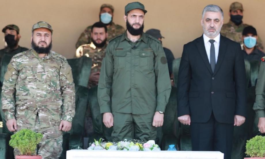 قائد هيئة تحرير الشام (منتصف الصورة)