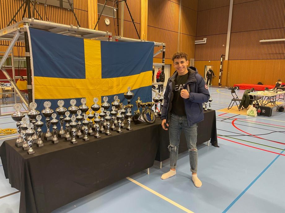 أحمد المصطفى بطل ملاكمة سوري في السويد