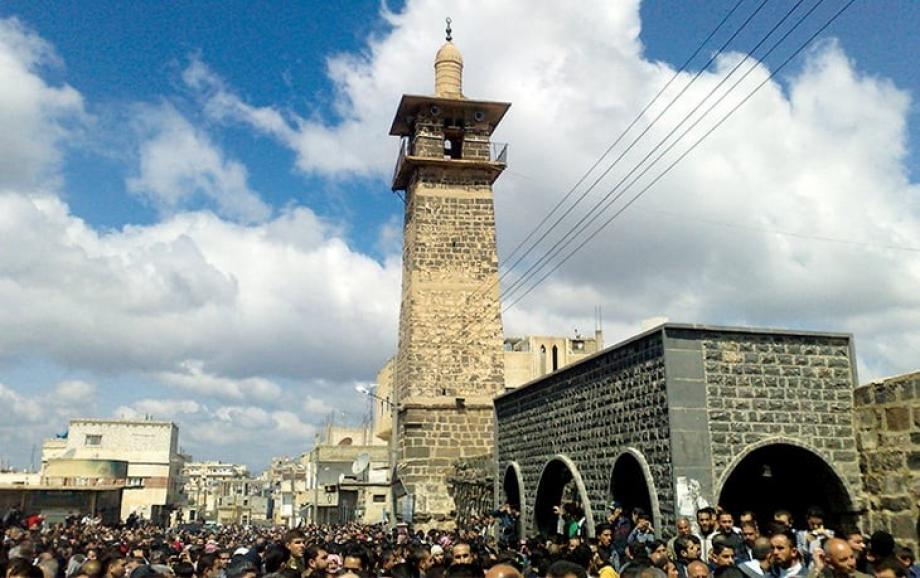 مظاهرات سابقة قرب المسجد العمري في درعا