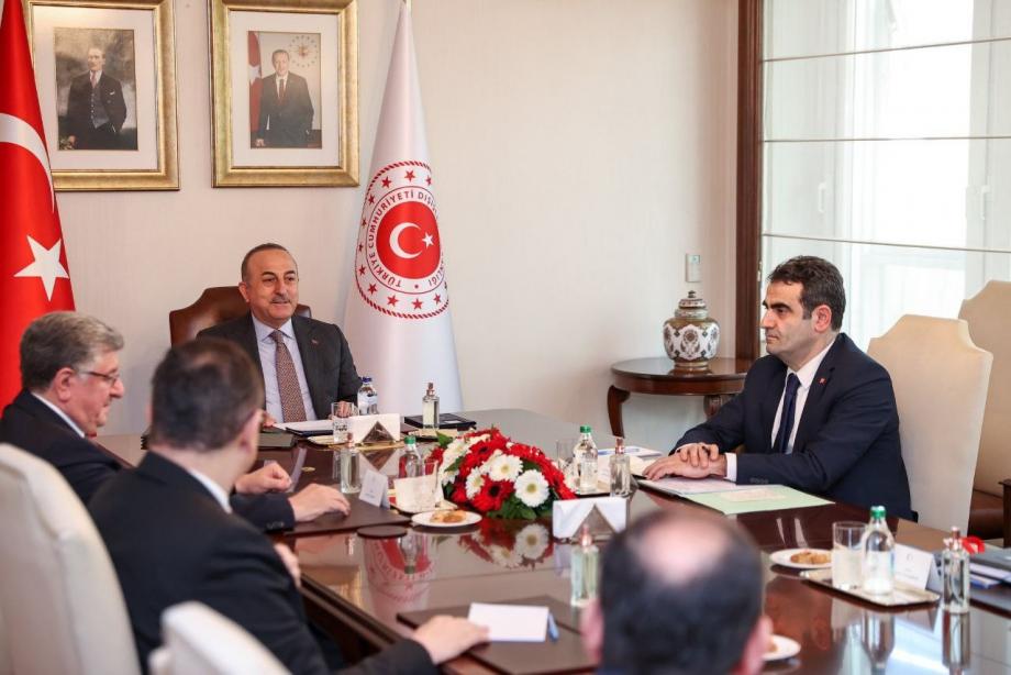 لقاء وزير الخارجية التركي مع مسؤولين في المعارضة السورية