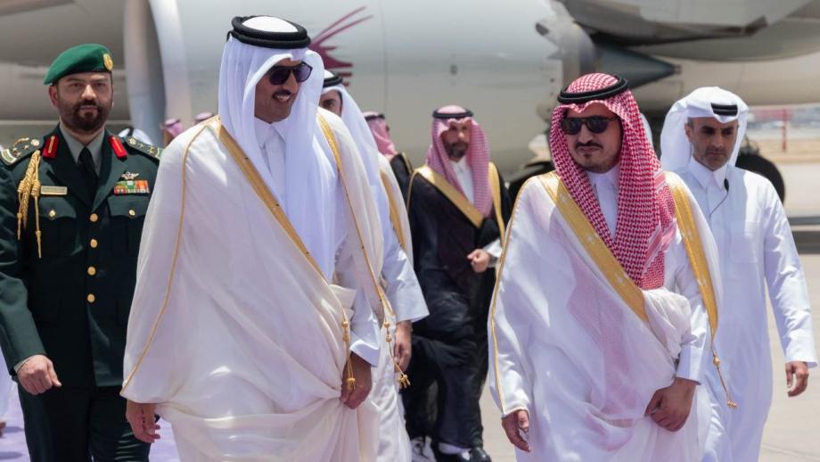 أمير قطر خلال وصوله للسعودية