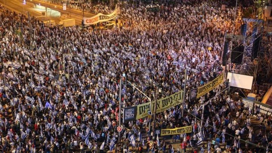 الإسرائيليون يتظاهرون ضد خطة حكومة نتنياهو