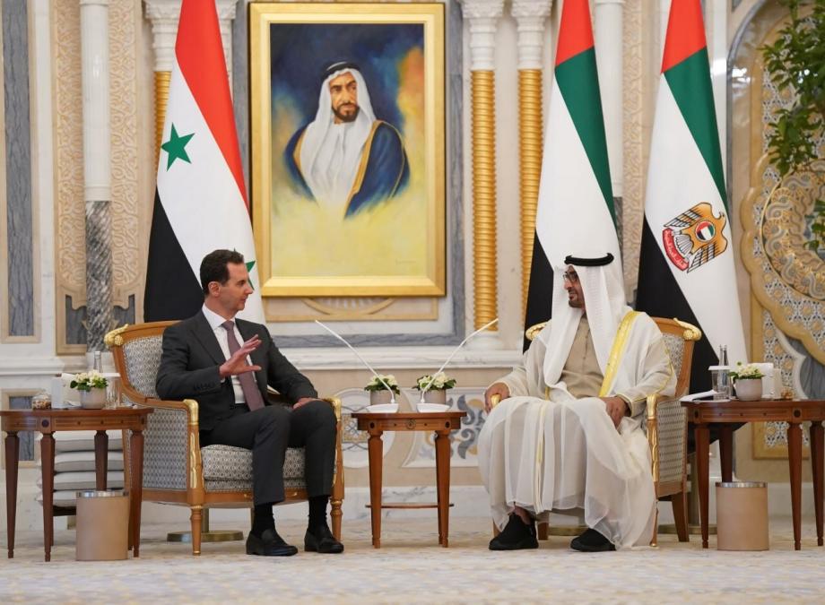 ابن زايد يتحدث مع بشار الأسد عقب اجتماع الجامعة العربية.jpg