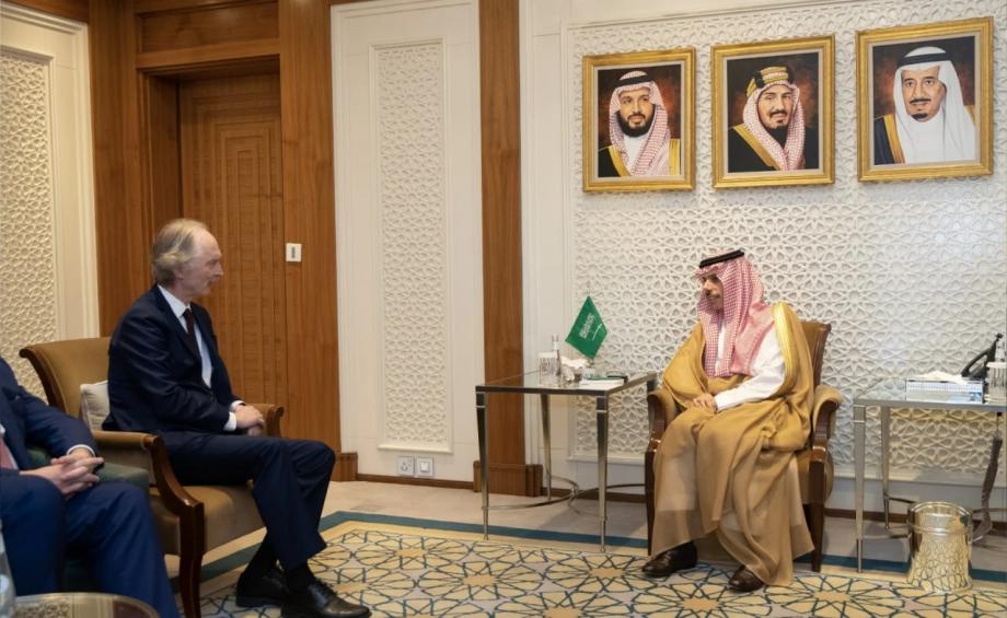 وزير الخارجية السعودي فيصل بن فرحان يبحث مع المبعوث الأممي غير بيدرسون مستجدات الحل السياسي في سوريا.jpeg