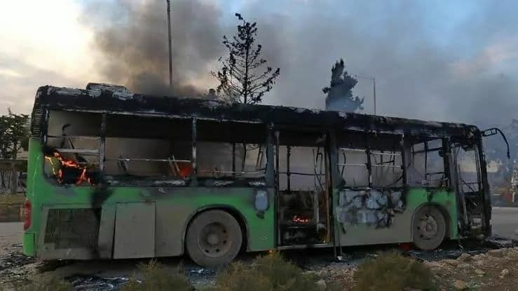 احتراق الحافلة التي كانت تقل ميليشيات الأسد.jpg