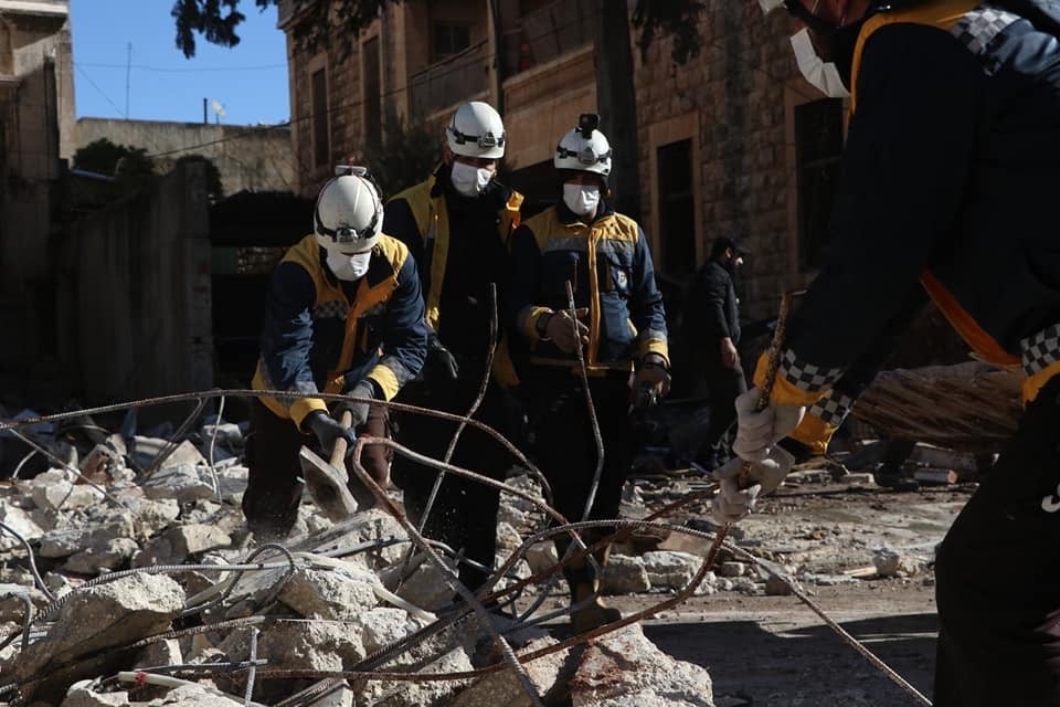 انفجار مستودع أسلحة في إدلب- الدفاع المدني2.jpg