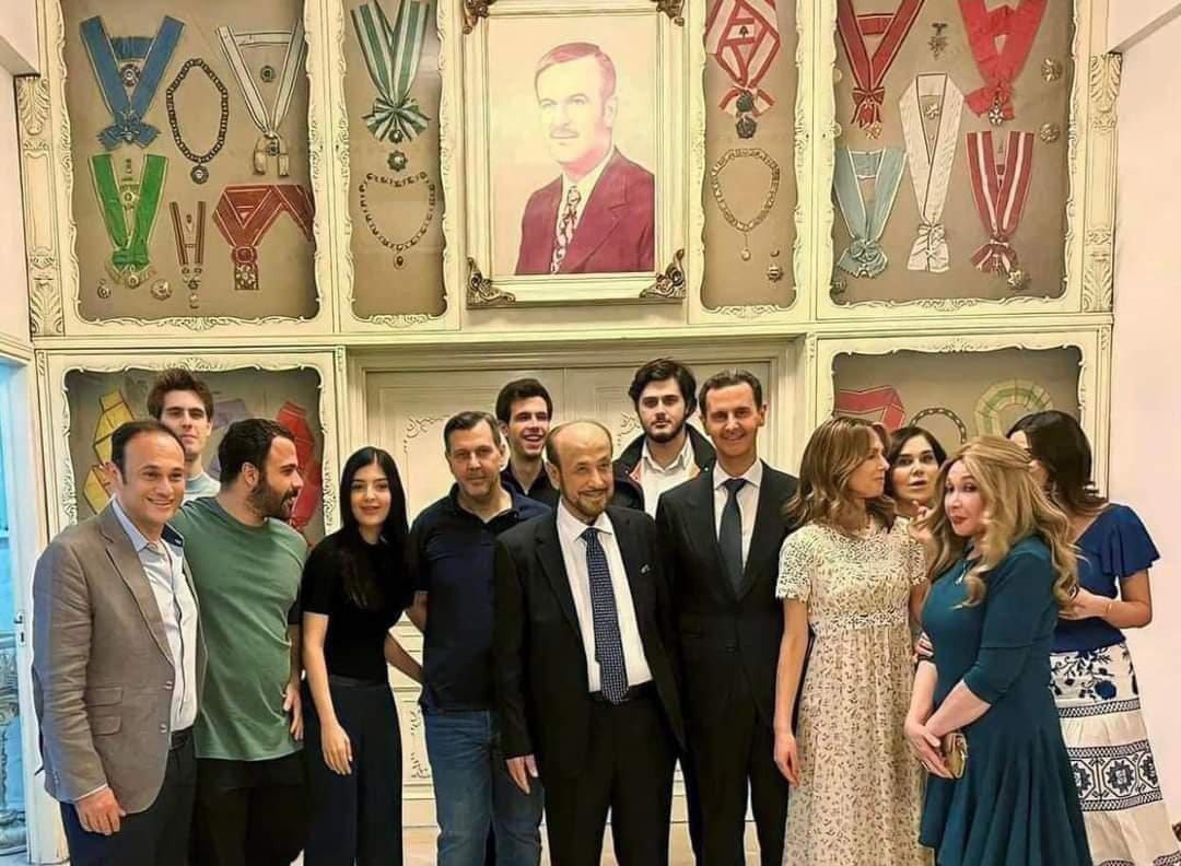 عائلة الأسد.jpg